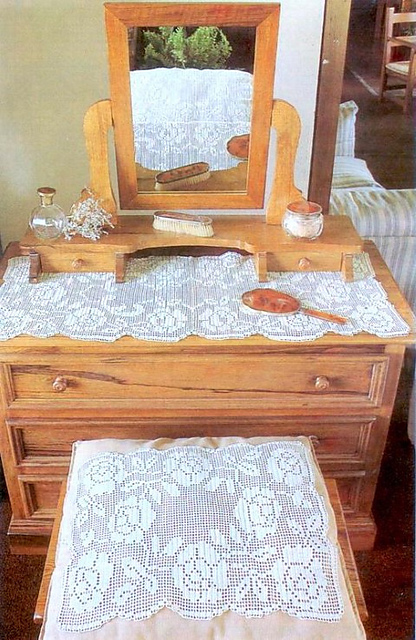 Roses doily set