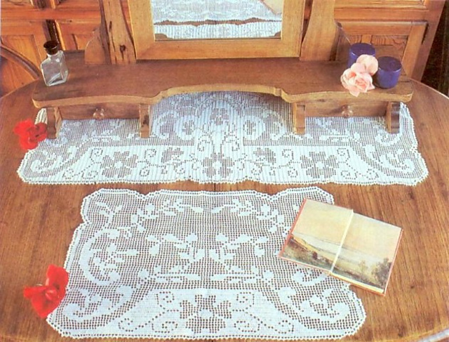 Flowers doilies set