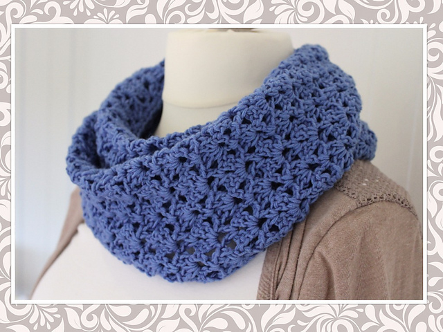 infinity scarf in a jeans-look