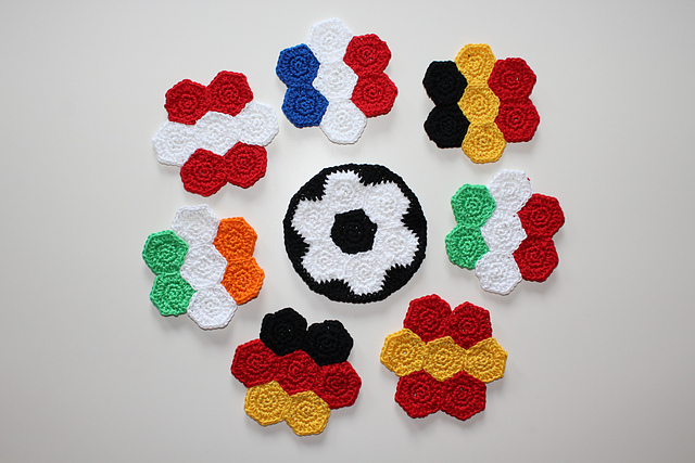 fan saucer in many country flags