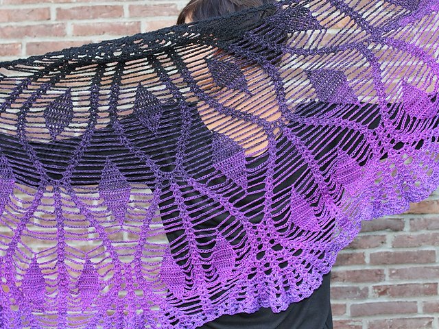 triangular shawl "purple diamonds"