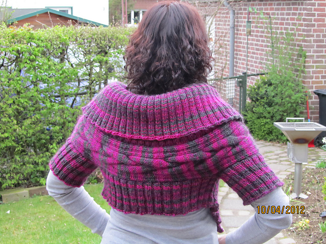 # 66 Kurze Jacke / Short Cardigan
