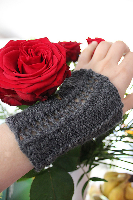 Secret Knitting Nr. 2 wrist warmers