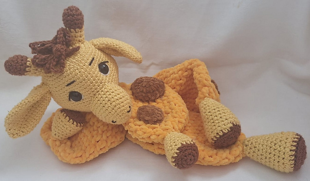 Giraffe Munch Cuddle
