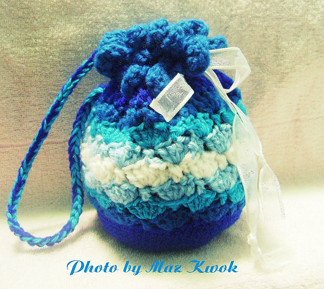 "Blue waves" pouch
