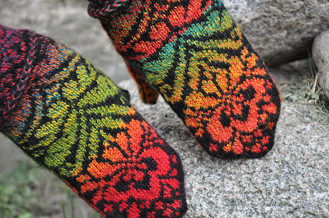 Khokhloma Mittens