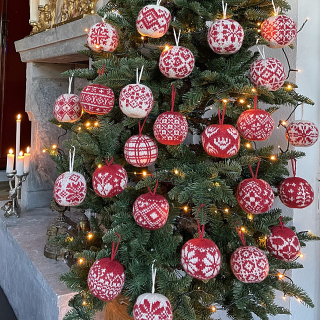 Ravelry: Christmas Balls 2021 pattern by Arne & Carlos