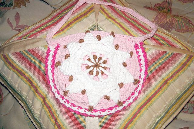 Bib with One Motif