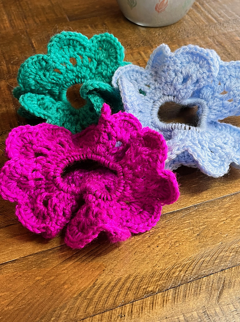 Scallop Edge Scrunchie
