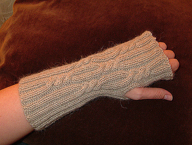 Spooky Cabled Armwarmers