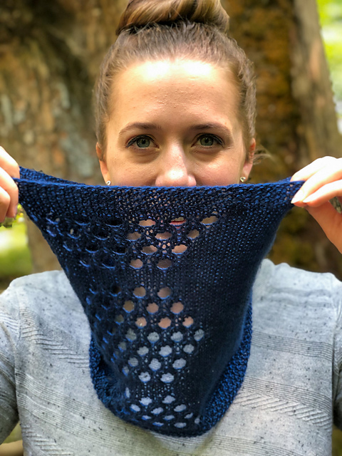 Queen Bee Cowl