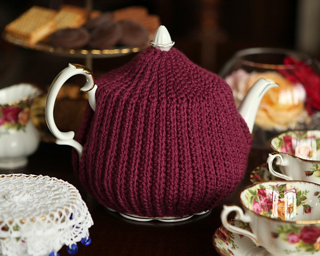 Reversible Crochet Brioche Tea Cosy