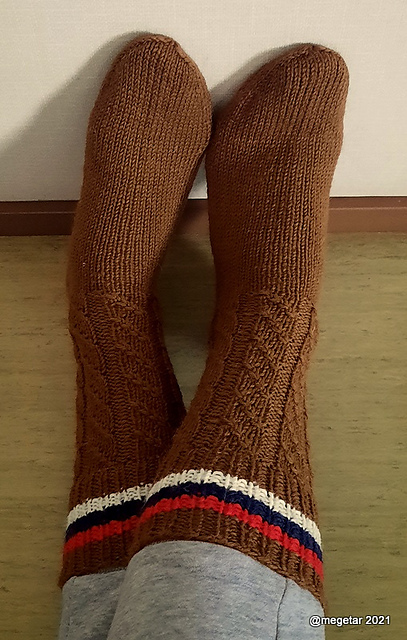 Sporttiraitaiset villasukat
