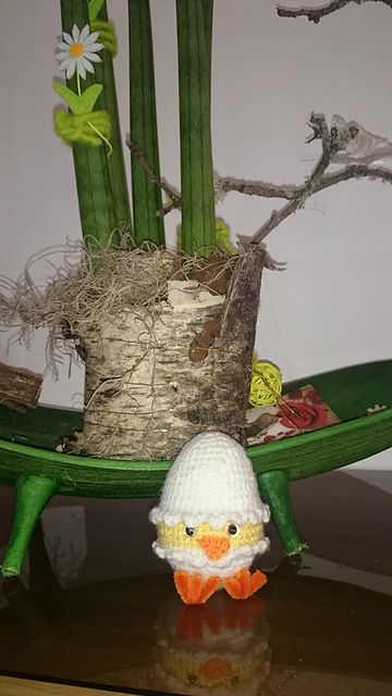 Werner das Küken im Ei / The hatching chick