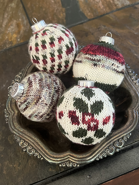 Winter Wonderball Holly
