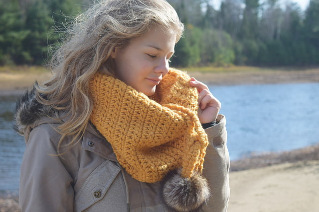 Siēnna crochet cowl