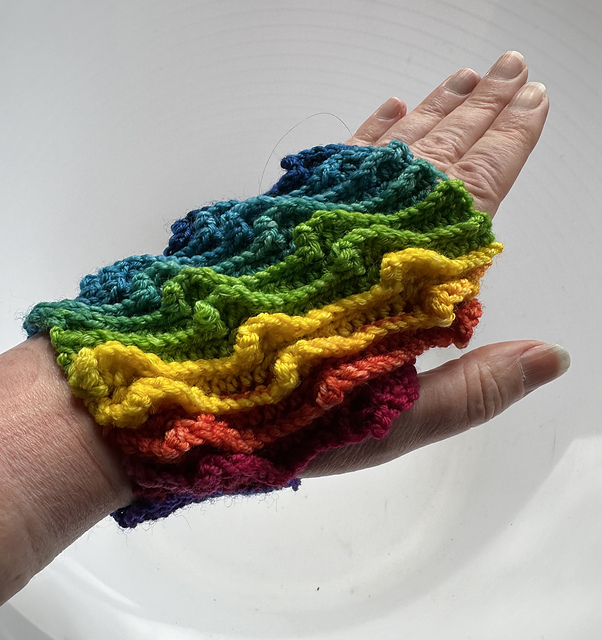 Sculptured Waves Mittens