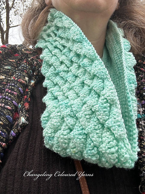 Diamond Scale Cowl