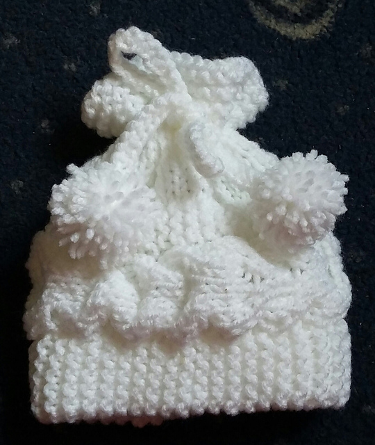 Melodieuse cable baby hat