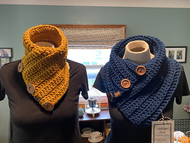 Buttoned Cowl