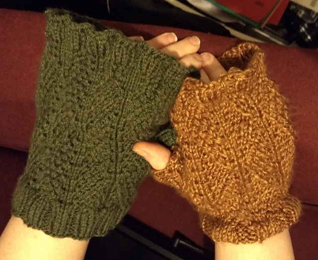 Ribbed Leaf Mitts