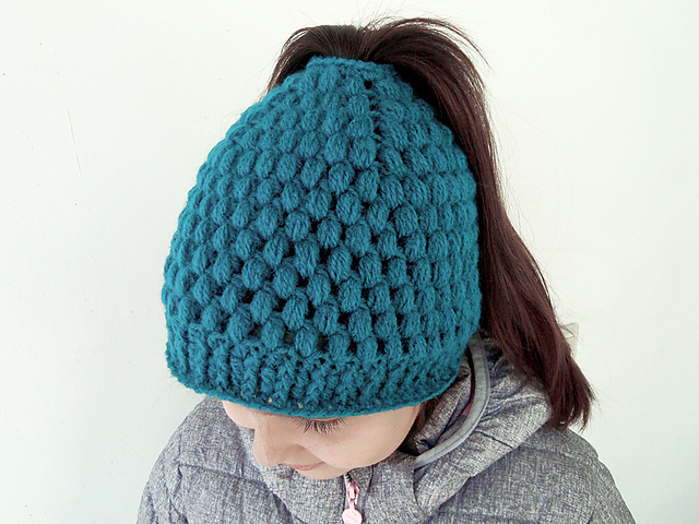 Messy bun hat with bubles