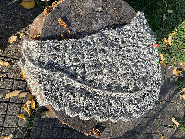 Ravelry: Mgavi's Silver linings Lacy sleeves top