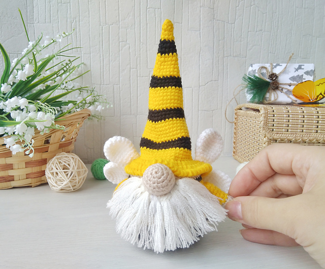 Gnome Bee with wings