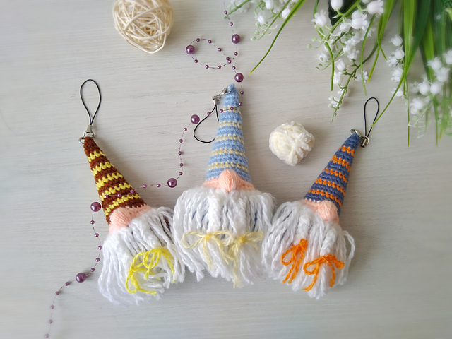 Gnome in striped cap