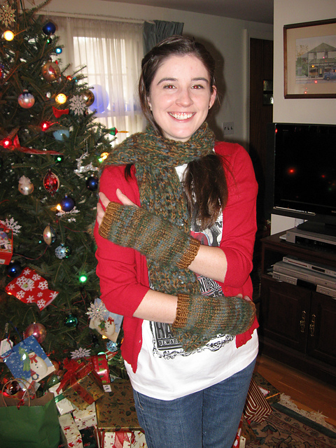 Warm Pleasures Hat, Wristers & Scarf