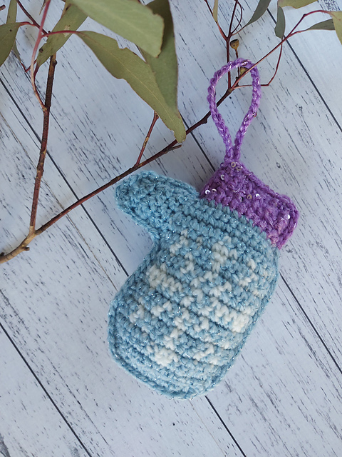 Stashbusting Mitten Ornament