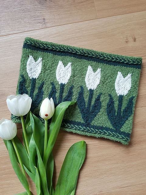 The White Tulip Cowl