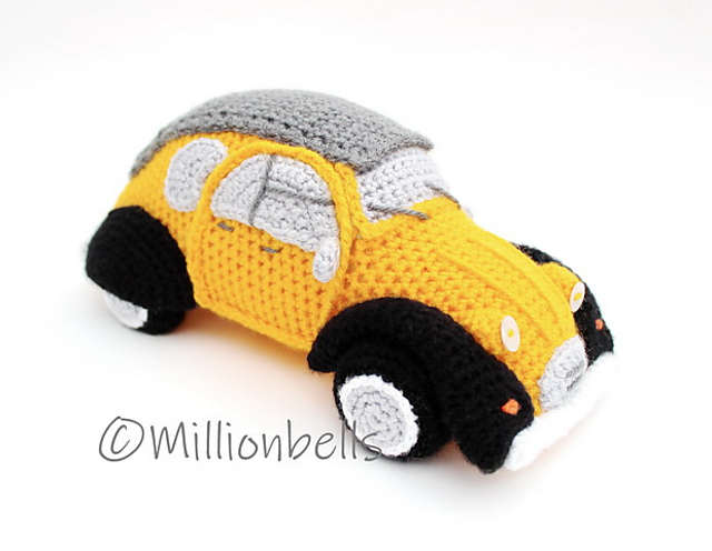 2CV Classic French Car Amigurumi Dodoche