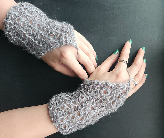 Knit Chainmail Gauntlets