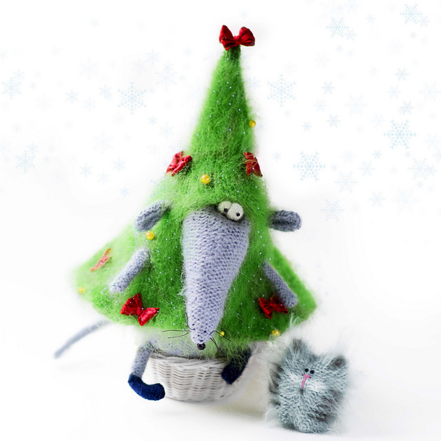 Christmas tree mouse and cat