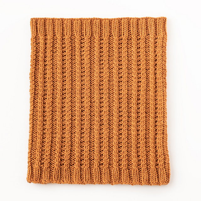 Cabled cowl