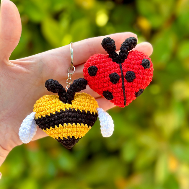Ravelry: Bee & Ladybug Keychains pattern by Hanna Sorokous