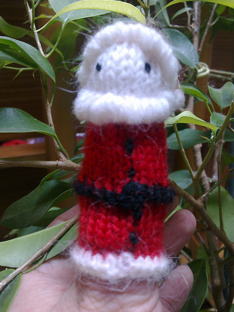 Ravelry: Santa Finger Puppet pattern by Mishi Designs