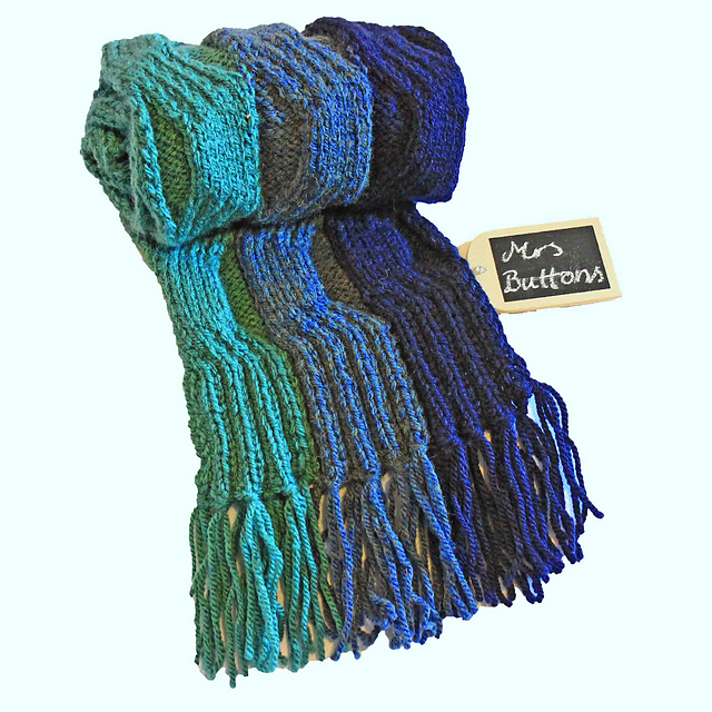 Undulating Cables Reversible Scarf