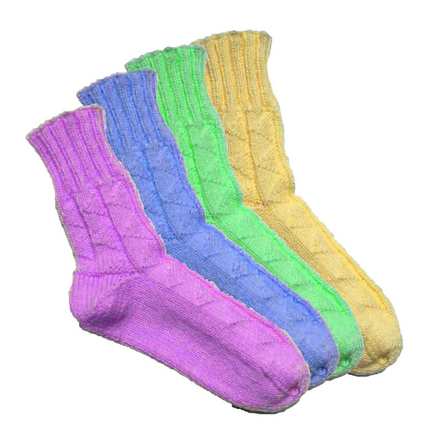 Ravelry: Travelry Triangle Rib Socks pattern by Mrs Buttons