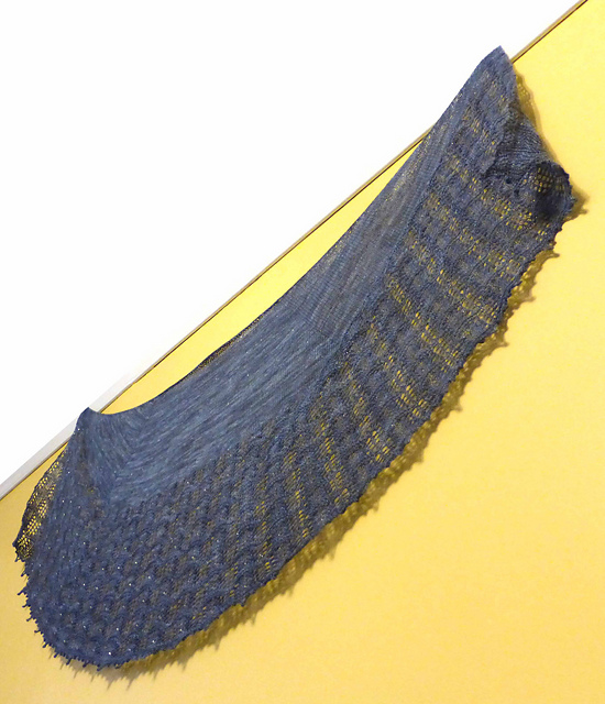 Magpie in the Window Shawl