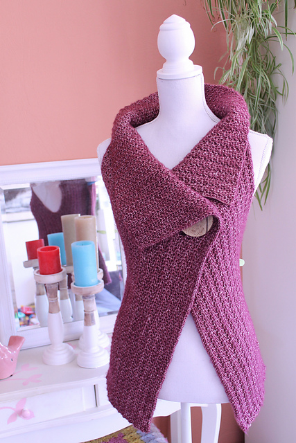 Ravelry patroon: Peek-a-Boo Button Wrap