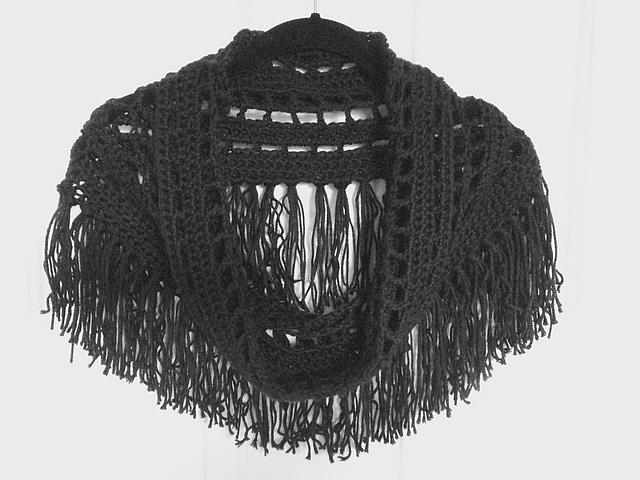 Ravelry: Melody Fringe Infinity Scarf pattern by Hooked on Tilly