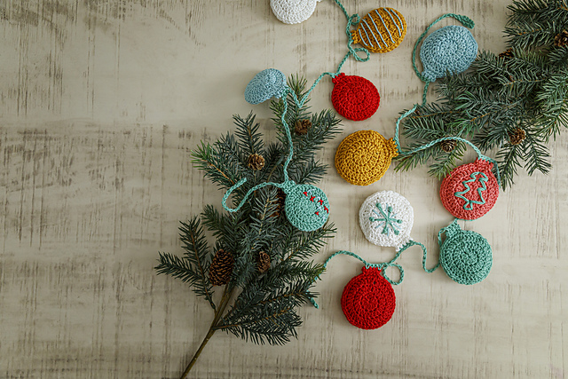 Vintage Ornaments Crochet Garland
