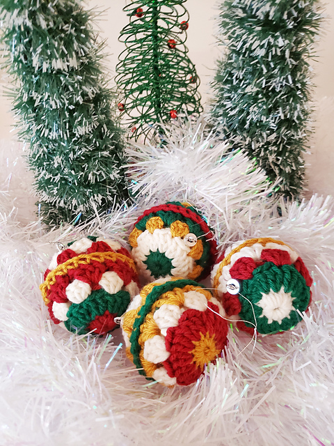 Holly Jolly Balls