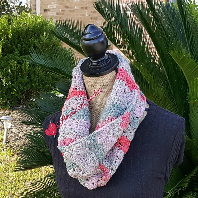 Staggered Shells Cowl