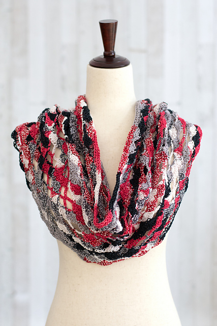 Rose Trellis Cowl