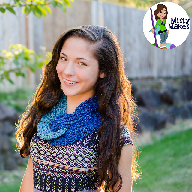 Glacier Friendship Cowl