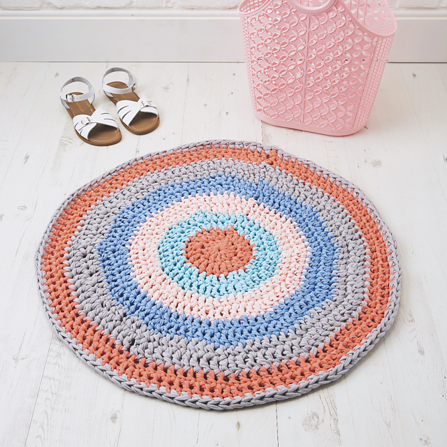 Ravelry: Bright spot circular rug pattern by Laura Strutt