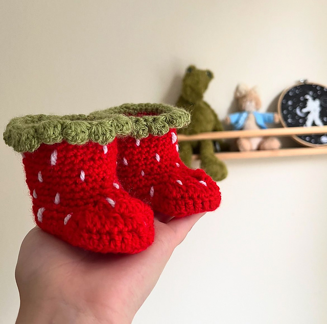 Crochet Strawberry Baby Booties
